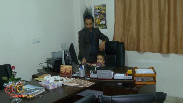 آربا جان در دفتر کار بابا رضا