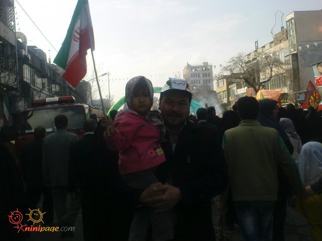 بهار در شروع راهپیمایی مشهد میدان شهدا 1391