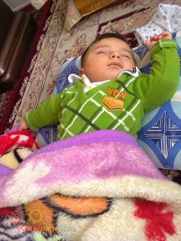 طرز خوابیدن علی اصغر